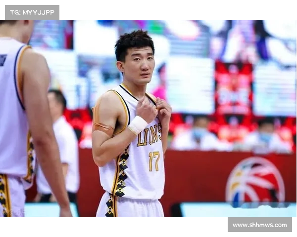 浙江广厦孙铭徽获赠拜仁17号球衣 足篮联动展现中德篮球友谊